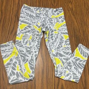 EUC ALO Yoga M leggings